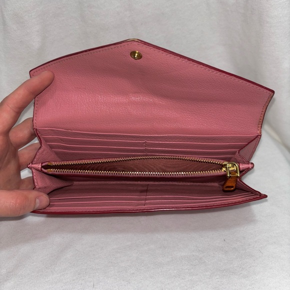 Long pink Miu Miu wallet with red lettering and metal snap button closure - Picture 5 of 5